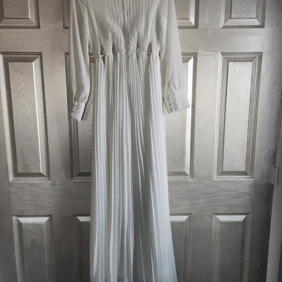 NEW White floor length pleated long sleeve cutout gown Size 8 - Picture 10 of 16